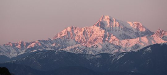 Illustratie voor: De Mount Everest, de hoogste berg ter wereld, blijkt te groeien