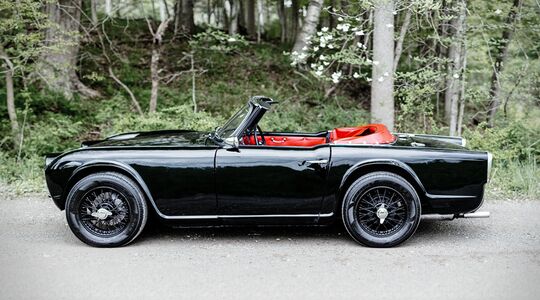 Illustratie voor: Deze Triumph TR4 uit 1961 vonden ze in een oude schuur en knapte ze helemaal op!