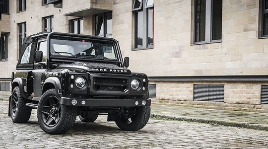 Illustratie voor: Het dak kan eraf met deze all-black Land Rover Defender SVX