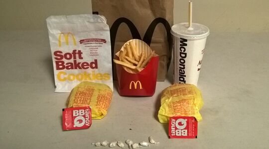 Illustratie voor: Breaking Bad taferelen: manager runt drugsorganisatie vanuit McDonald’s