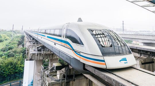 Illustratie voor: ‘s Werelds snelste commerciële trein knalt door China met een topsnelheid van 431 km/u.