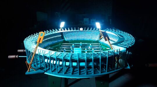 Illustratie voor: Deze baas bouwt normale voetbaltafels om tot ware voetbalstadions – check de beelden