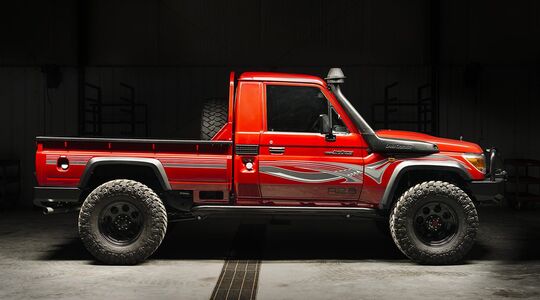 Illustratie voor: Custom Toyota Land Cruiser R2.8 pickup verbreekt barrières