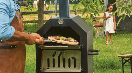 Illustratie voor: Heerlijk de zomer in met deze geniale pizza-oven van Aldi voor slecht €89,99