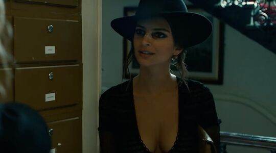 In Darkness Trailer Naakt