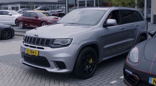 Enzo Knol vlogger vlog Jeep Trackhawk