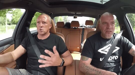 bij andy in de auto youtube