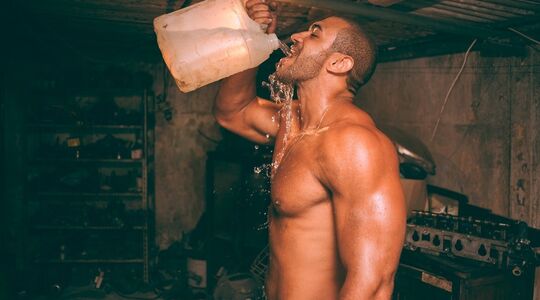 Illustratie voor: Hoeveel water moet je drinken tijdens het sporten?