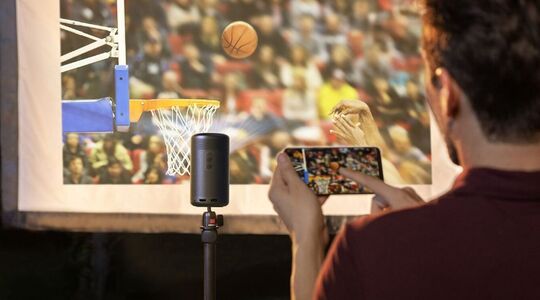 De uitvinding van de eeuw noemen wij het. De Nebula Capsule 2 Projector is een draagbare bioscoop dat even groot is als een blikje Coca-Cola.