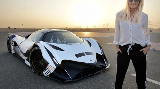 Devel Sixteen Supercar Blondie