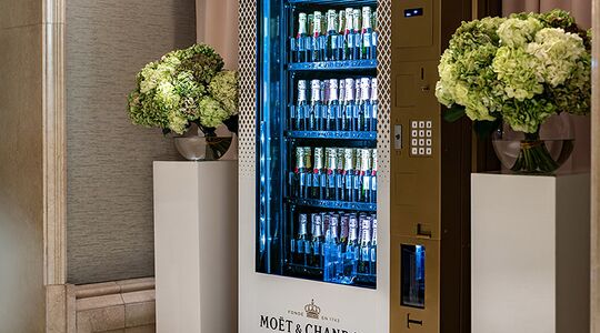 Ritz-Carlton Moët & Chandon Champagne Vending Machine Gewoonvoorhem