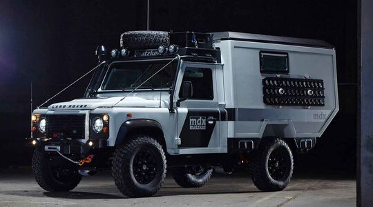 Land Rover Defender met fornuis Gewoonvoorhem
