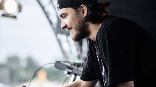 Illustratie voor: In gesprek met Reinier Zonneveld: onze dj, kunstenaar en Jezus ineen