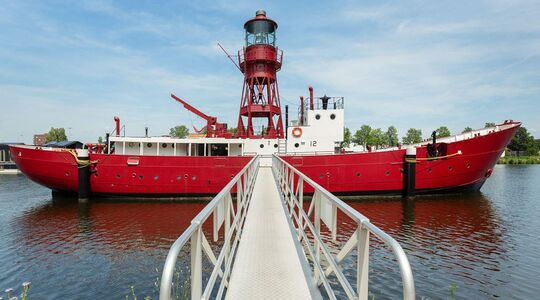 drijvende vuurtoren woonboot