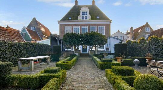 Illustratie voor: Droom weg in de villa van Frank de Boer die nu te koop staat