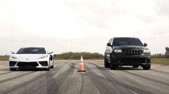 Jeep Grand Cherokee versus de Corvette Stingray