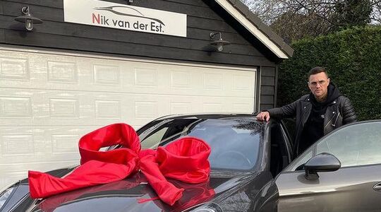 nieuwe auto van nieky holzken porsche panamera gts