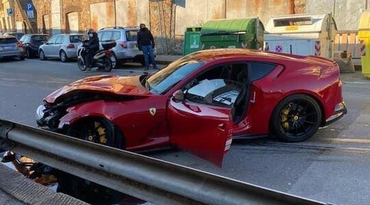 Schoonmaakster crasht Ferrari 812 van Frederico Marchetti profvoetballer
