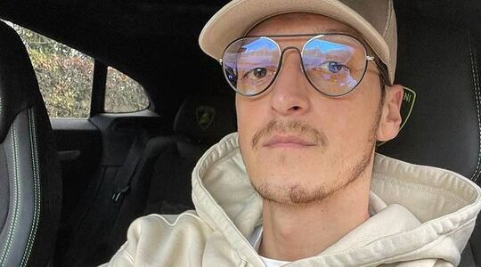 vermogen en salaris Mesut Özil