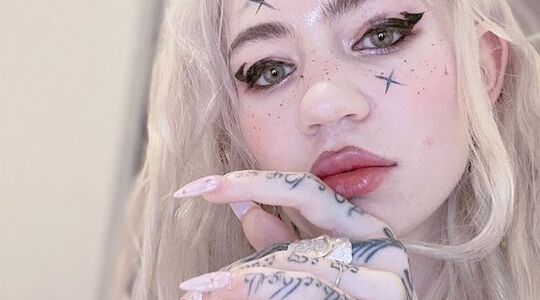 de vriendin van Elon Musk