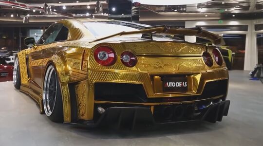 Gouden Nissan GTR