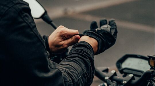 Waar moet je op letten bij het kopen van motorhandschoenen?