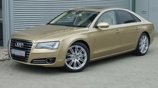 gouden Audi A8 Louis van Gaal