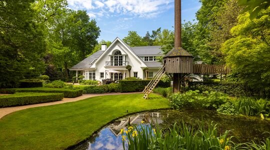 Villa met Ferrari te koop