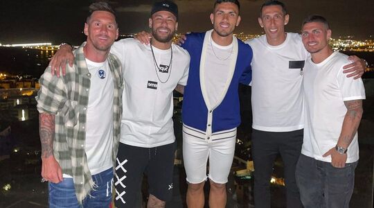 het verwachte salaris en opbrengsten van Lionel Messi bij PSG