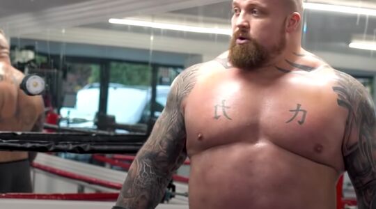 Eddie Hall boksbal-machine