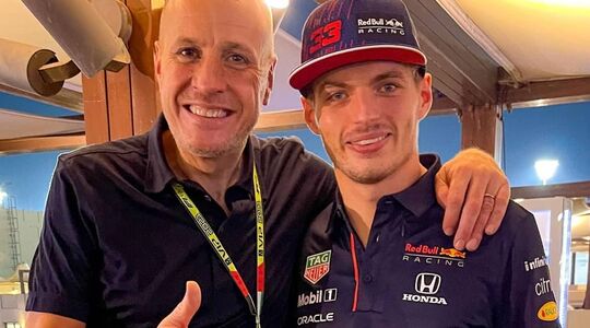 Max Verstappen verkoopt auto voor symbolisch bedrag