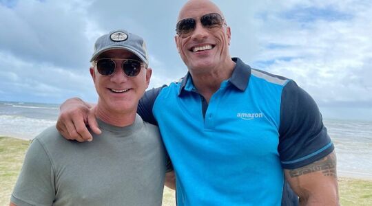 Jeff Bezos afgetraind gespierd