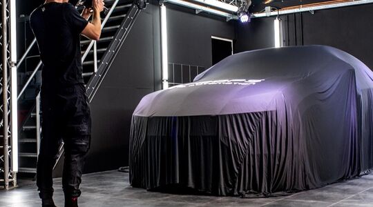 Enzo Knol auto nieuwe kleur