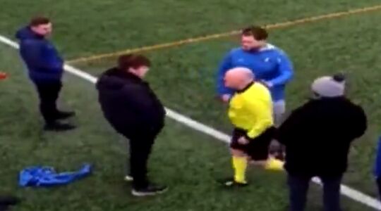 scheidsrechter kopstoot