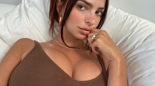 Emily Ratajkowski Pasen