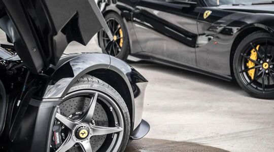 Nederlander twee Ferrari's