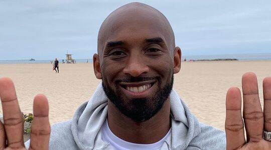 Kobe Bryant Lakers shirt