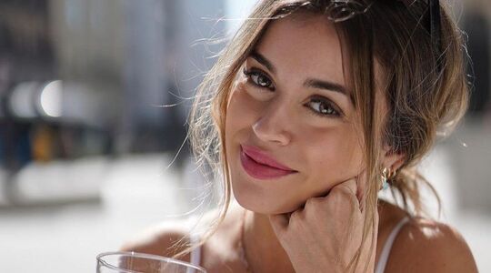 signalen vrouw op date vragen