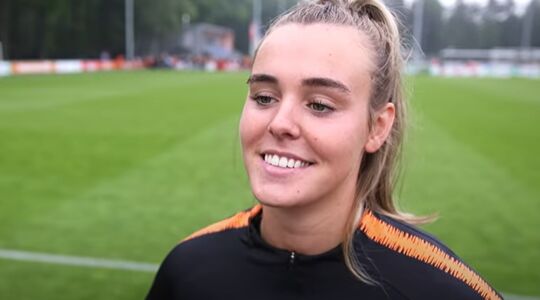 salaris jill roord barcelona