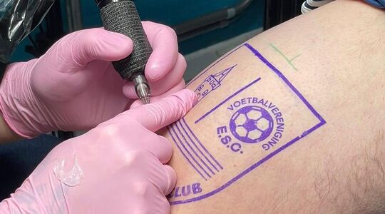 weddenschap tattoo logo voetbalclub