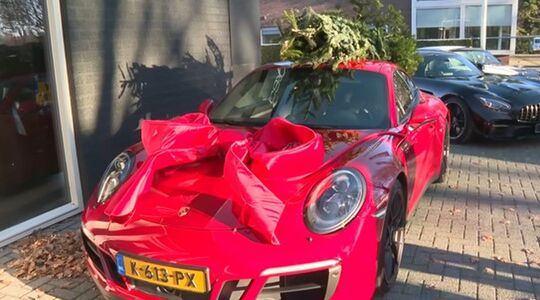 koop kerstboom krijg Porsche