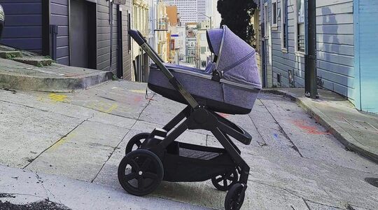 Zelffrijdende kinderwagen