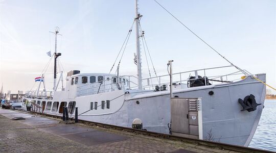 Grote woonboot in Amsterdam te koop op Funda