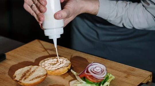 Fles om geen saus te verspillen