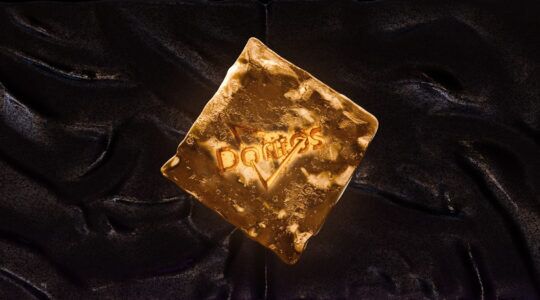 De Gouden Doritos-chip ter waarde van € 1000, die ter ere van de film 'A Minecraft Movie' te vinden is in Amsterdam, de bioscoop of in een zak Doritos chips.