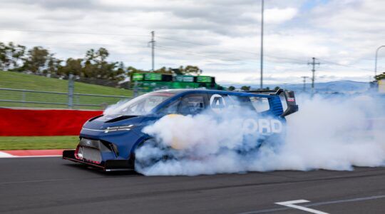 De Ford SuperVan 4.2 heeft een haast onverbreekbaar record neergezet op de Nurburgring