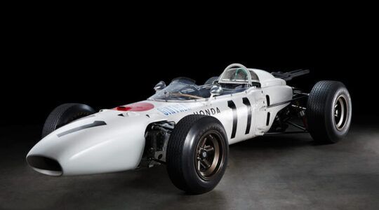 Het Schaalmodel van een F1-auto die voor bijna 30 duizend euro wordt verkocht