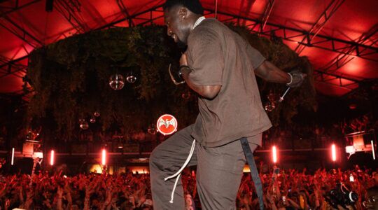 Frenna tijdens zijn optreden op Lowlands