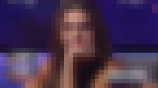 Illustratie voor: Miss Finland bluft keihard tegen pokerkampioen en wint de hand!