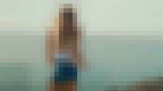 Illustratie voor: De sexy Alexis Ren schittert in de nieuwe videoclip van Afrojack